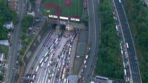 Live lincoln tunnel traffic - Crews were able to upright the garbage truck around 5:30 p.m. and clear it from the scene by 7 p.m. Outbound Lincoln Tunnel traffic was closed for hours after the crash but reopened once the truck ...
